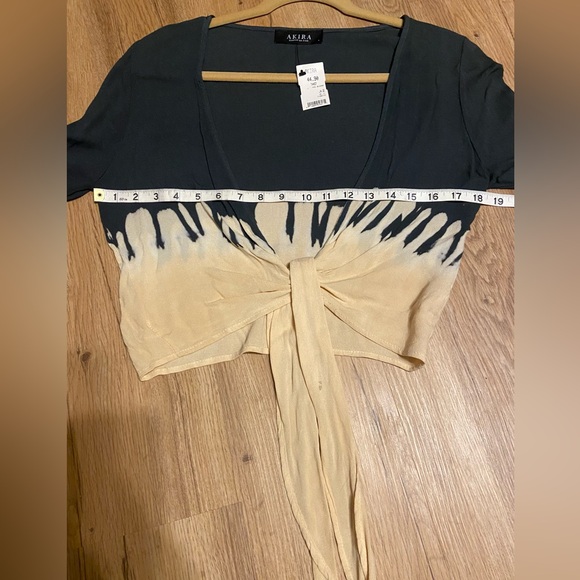 AKIRA Crop Top w Tie & Wide Bell Sleeves. Pit to pit = 18 inches. - Picture 6 of 11